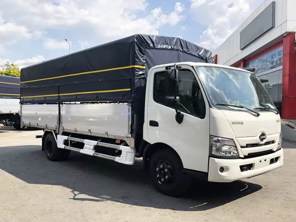 Dịch vụ thay Kính chắn gió xe tải Hino 5 tấn tận nơi